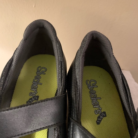 Like new condition Skechers size 8.5 - Picture 4 of 5